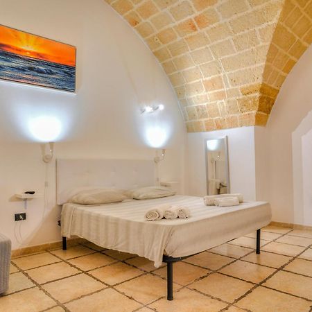 History Station Apartment Brindisi Bagian luar foto