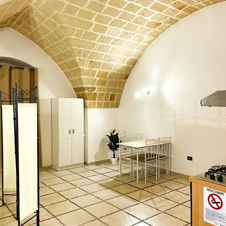 History Station Apartment Brindisi Bagian luar foto