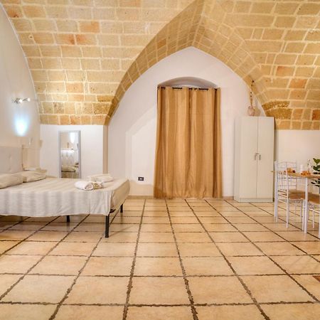 History Station Apartment Brindisi Bagian luar foto