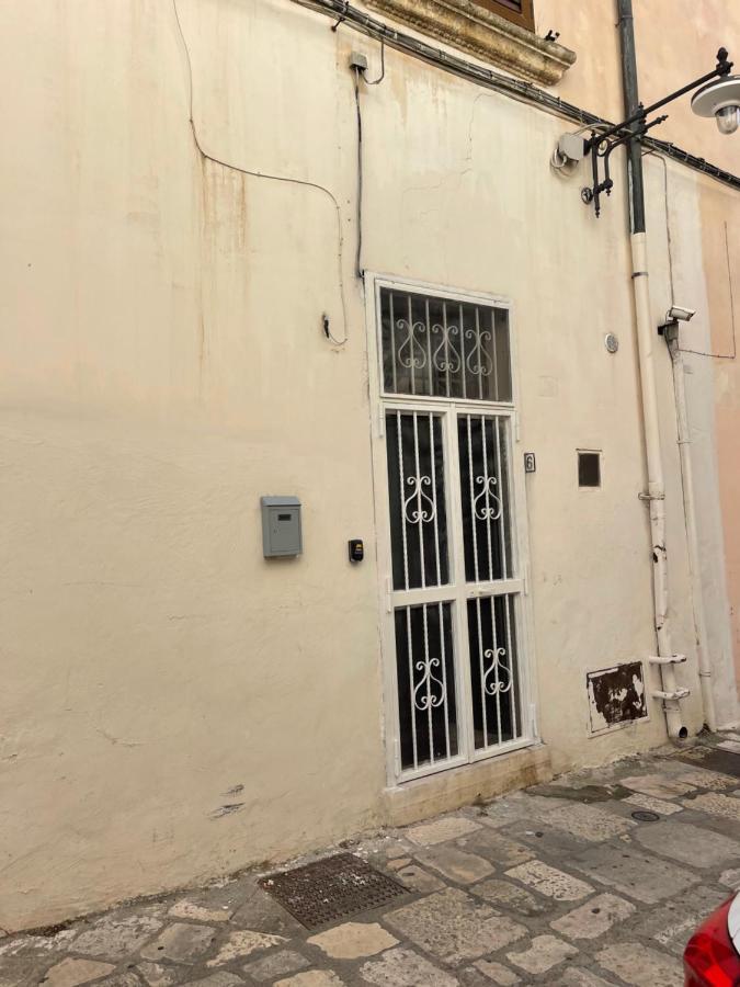 History Station Apartment Brindisi Bagian luar foto