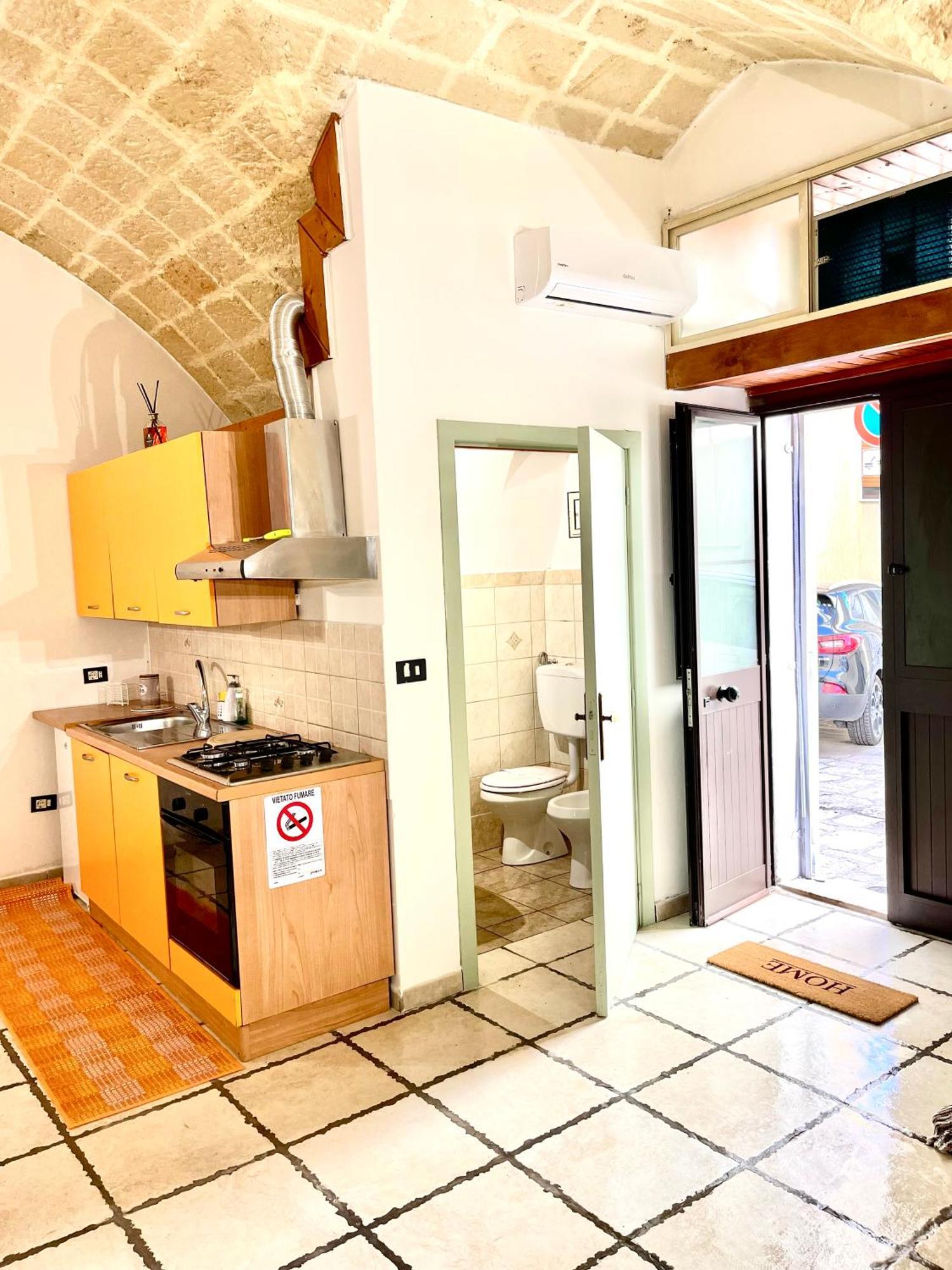 History Station Apartment Brindisi Bagian luar foto