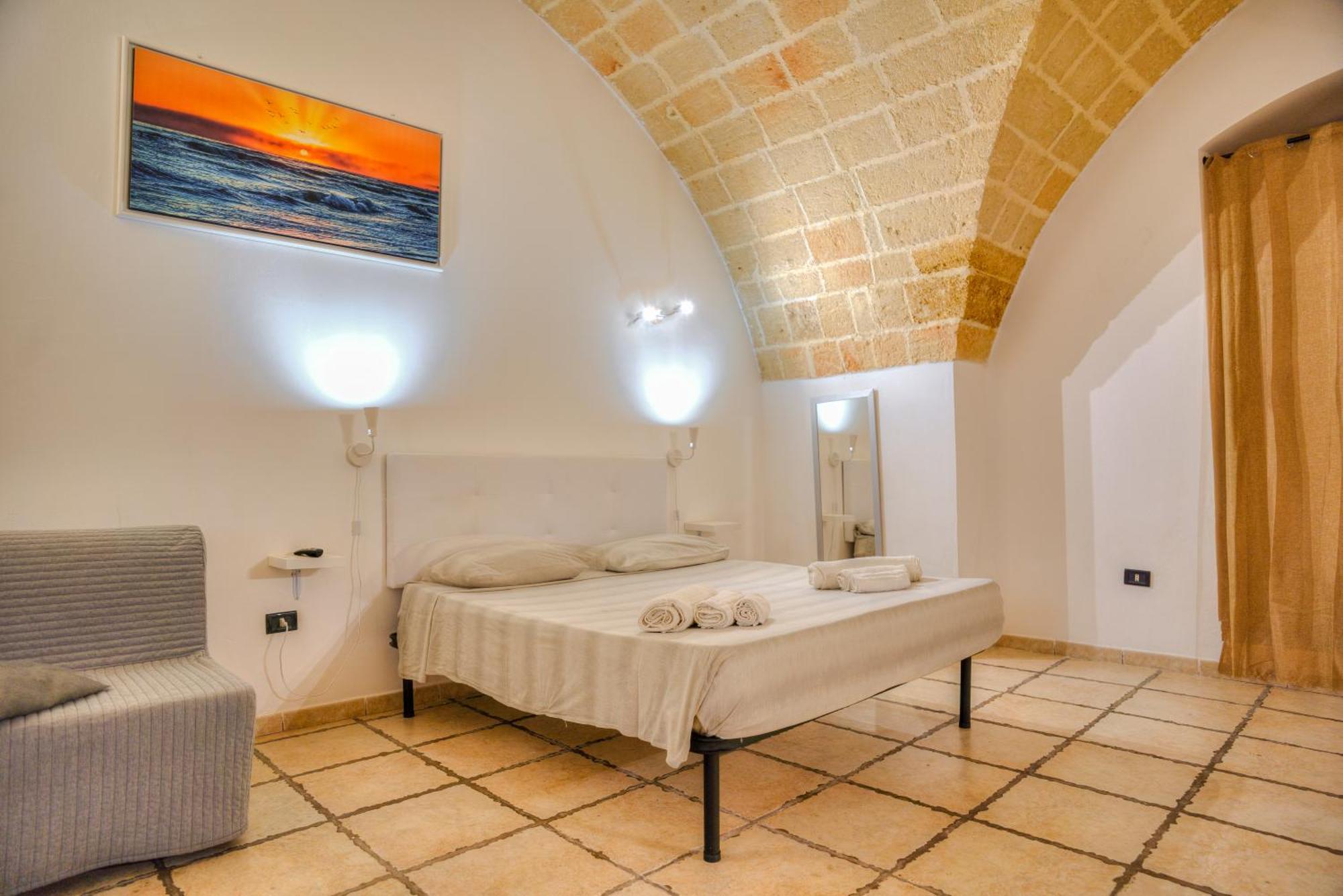 History Station Apartment Brindisi Bagian luar foto