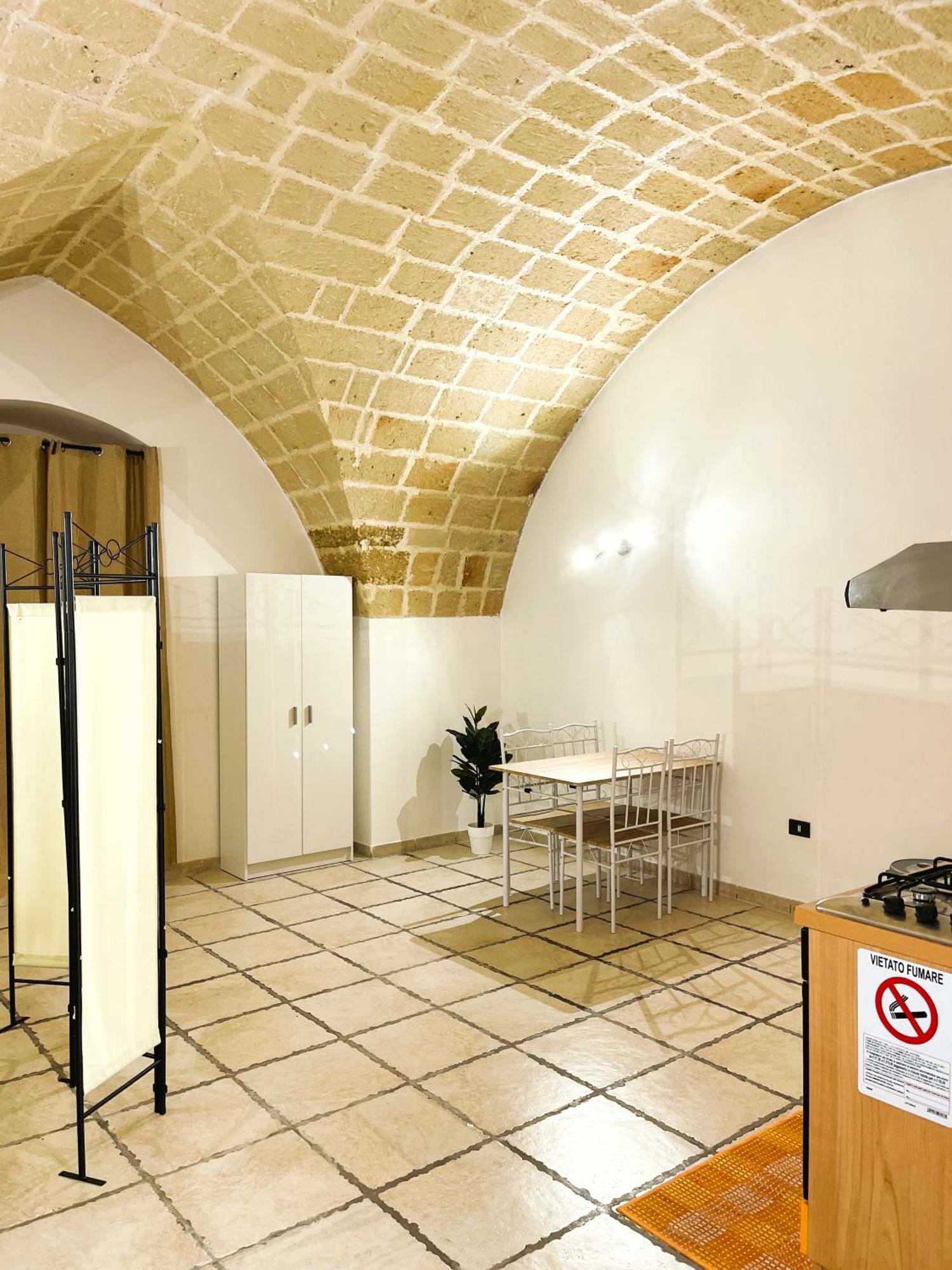 History Station Apartment Brindisi Bagian luar foto