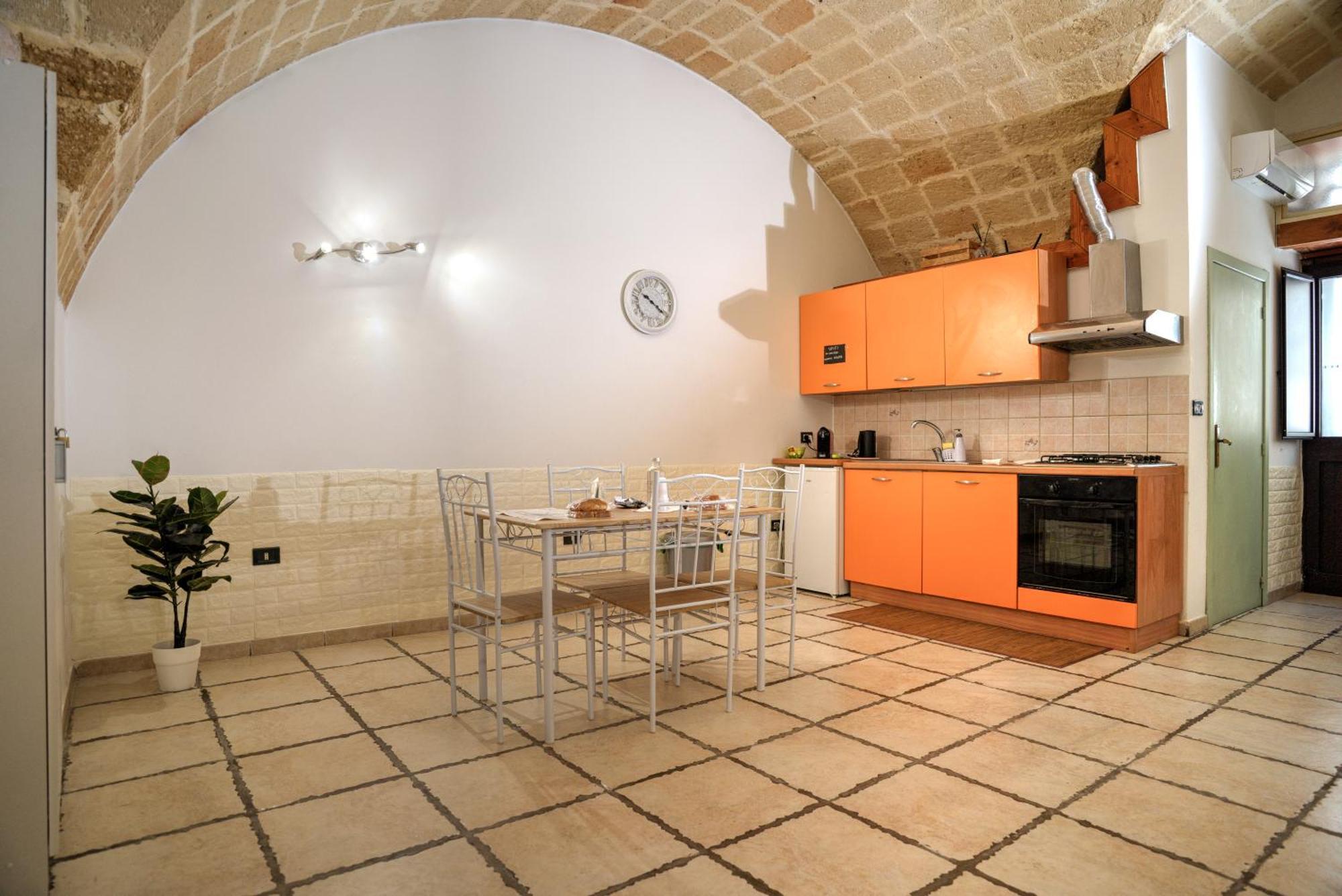 History Station Apartment Brindisi Bagian luar foto