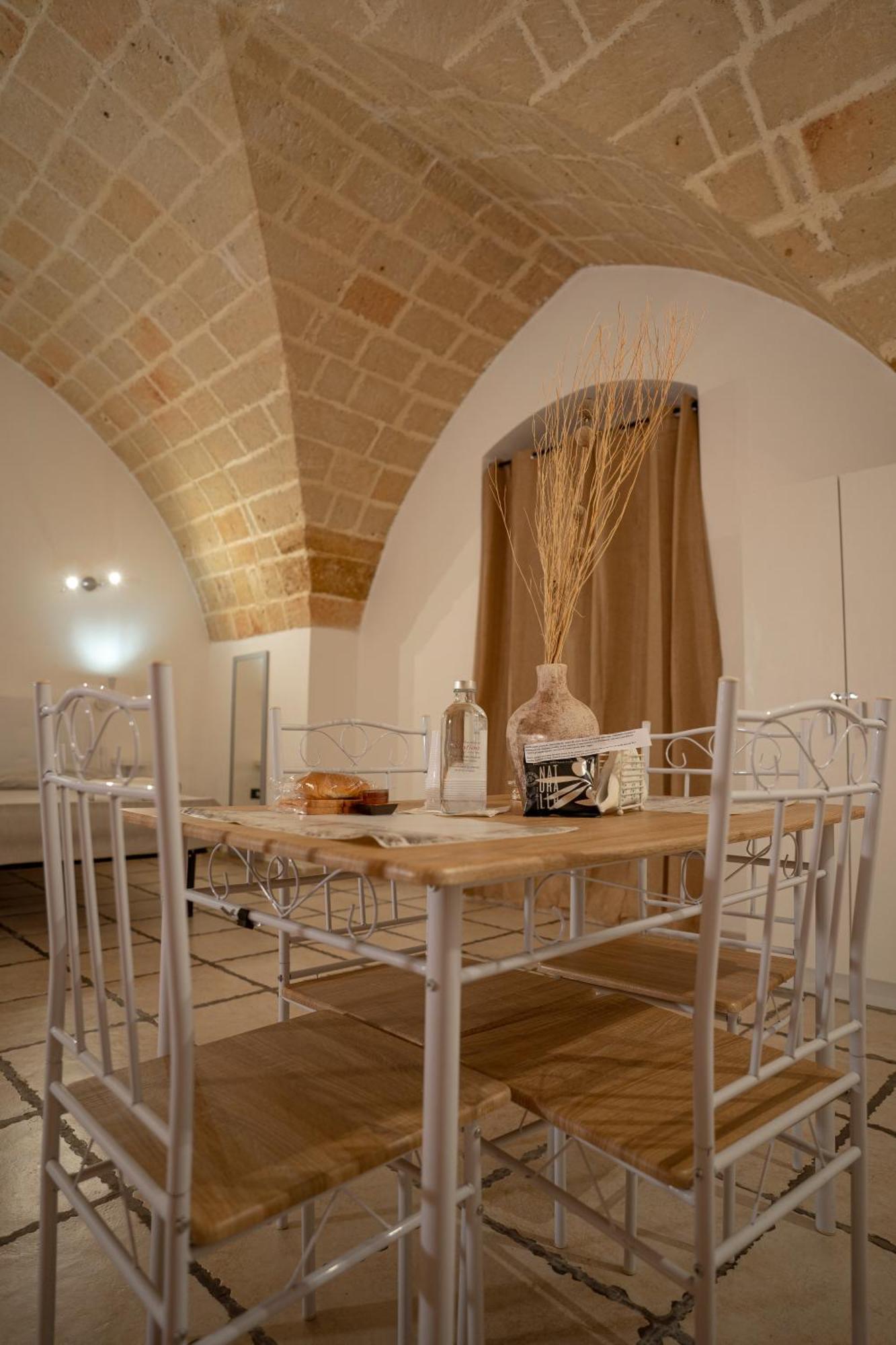 History Station Apartment Brindisi Bagian luar foto