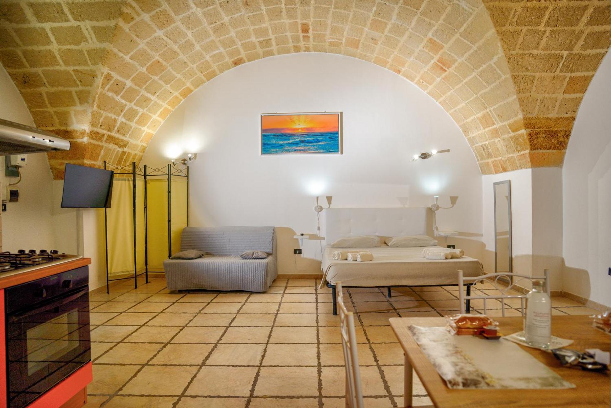 History Station Apartment Brindisi Bagian luar foto