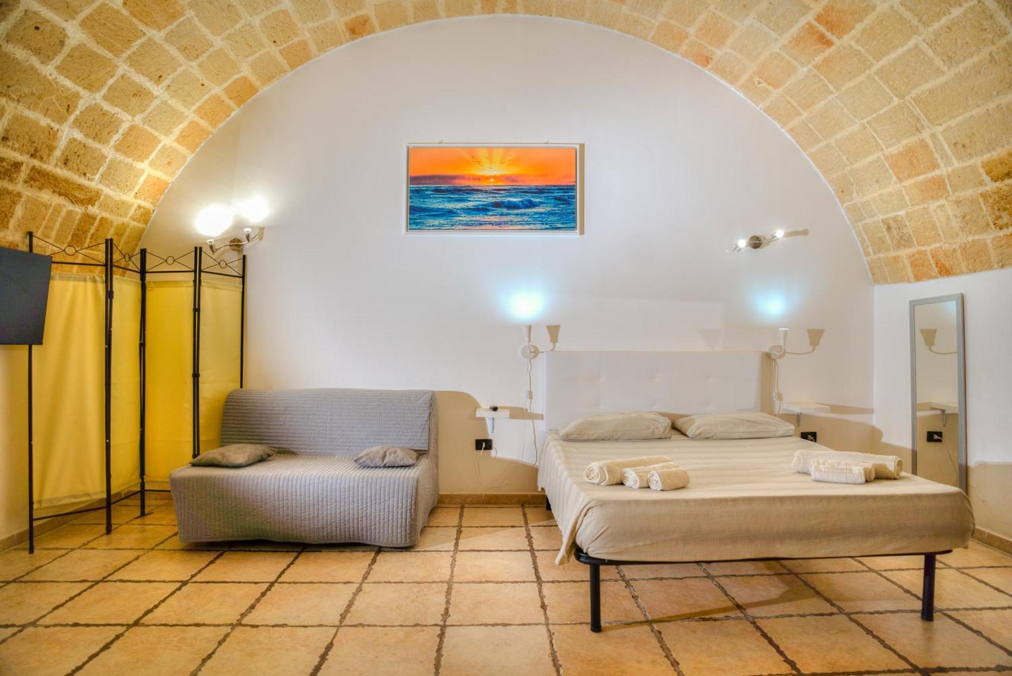 History Station Apartment Brindisi Bagian luar foto